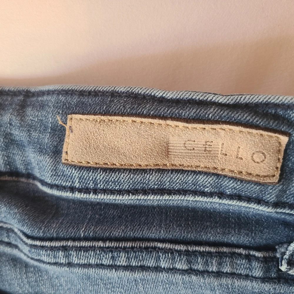Cello Juniors Ankle Jeans in Blue with Frayed Hem Size 13